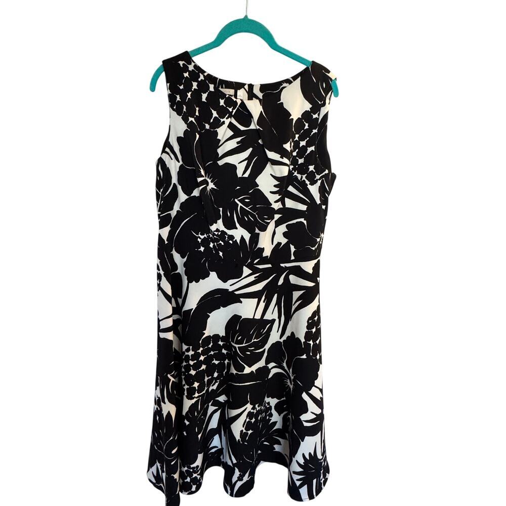Signature Darby Black White Floral Dress Size 14 Sleeveless Fit & Flare